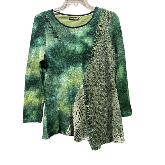 John Fashions Sweaters - Juniors xl‎ John Fashion pullover sweater